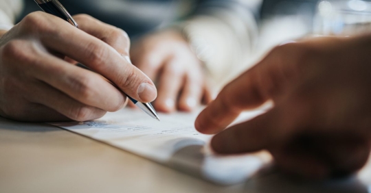 Person considering accepting an insurance settlement offer but instead will contact Meade Law Group.